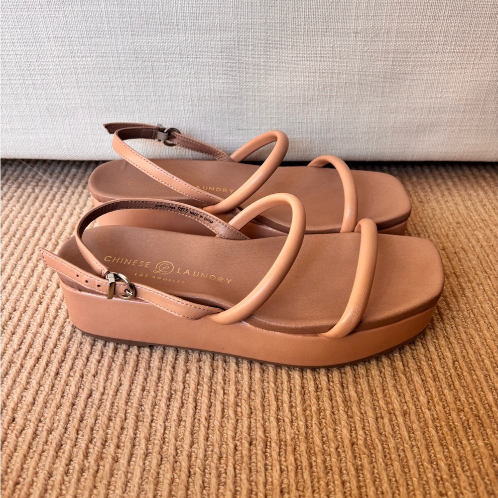 Chinese Laundry Skippy Platform Sandal - Picture 12 of 15